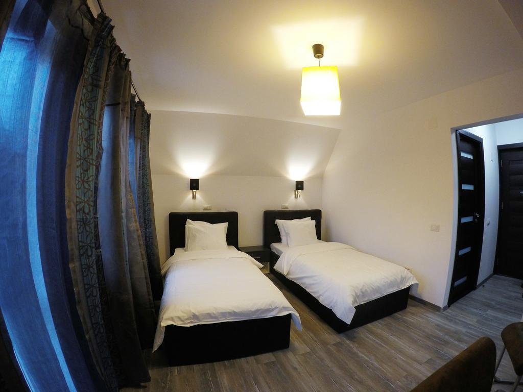 Pensiunea Mirage Tomesti  Exterior foto